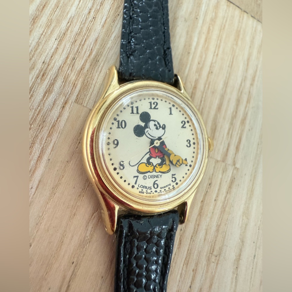 Vintage Lorus Disney Mickey Mouse moving arms watch NEW BATTERY - Picture 2 of 10